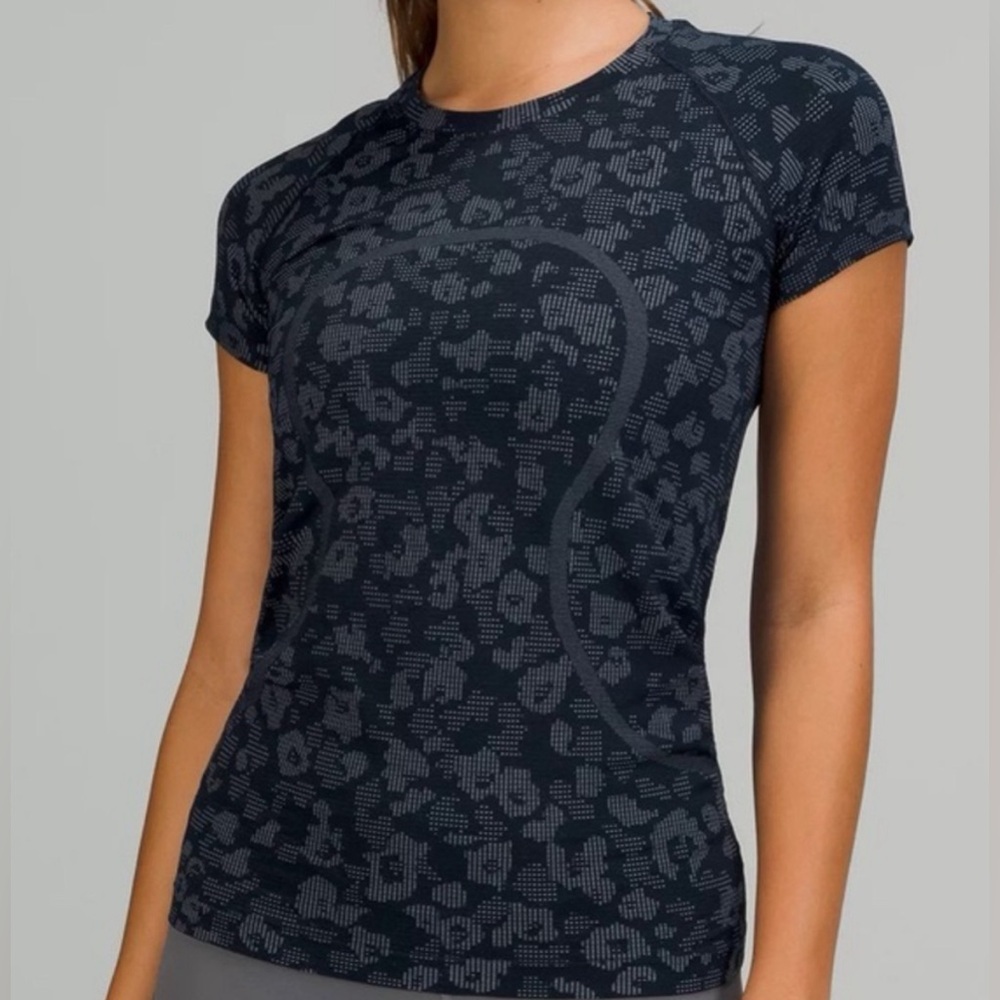 lululemon athletica Black Short Sleeve Tee
